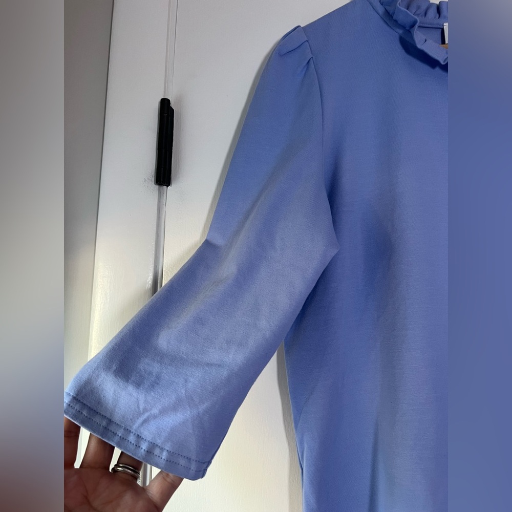 Sara Campbell Ruffle Neck Short Sleeve Blouse Top Periwinkle Lavender Size Large - Picture 4 of 6